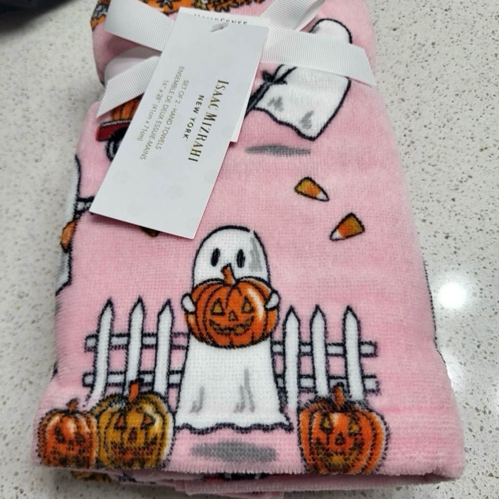 ⭐️ 2/$50 Isaac Mizrahi Halloween Ghost Hand Towels Pink Pumpkins